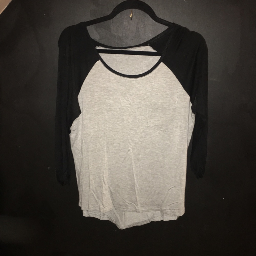 quarter sleeve pocket tee